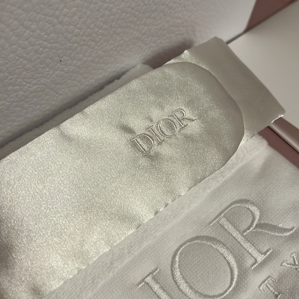 DiorVanity Case—Headband-Towel- Full Size Hyalushot - Picture 14 of 16